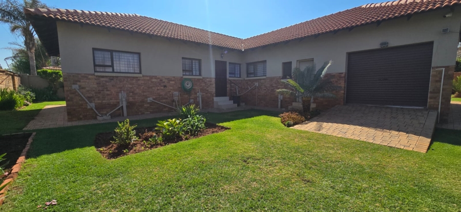 3 Bedroom Property for Sale in Wilkoppies North West
